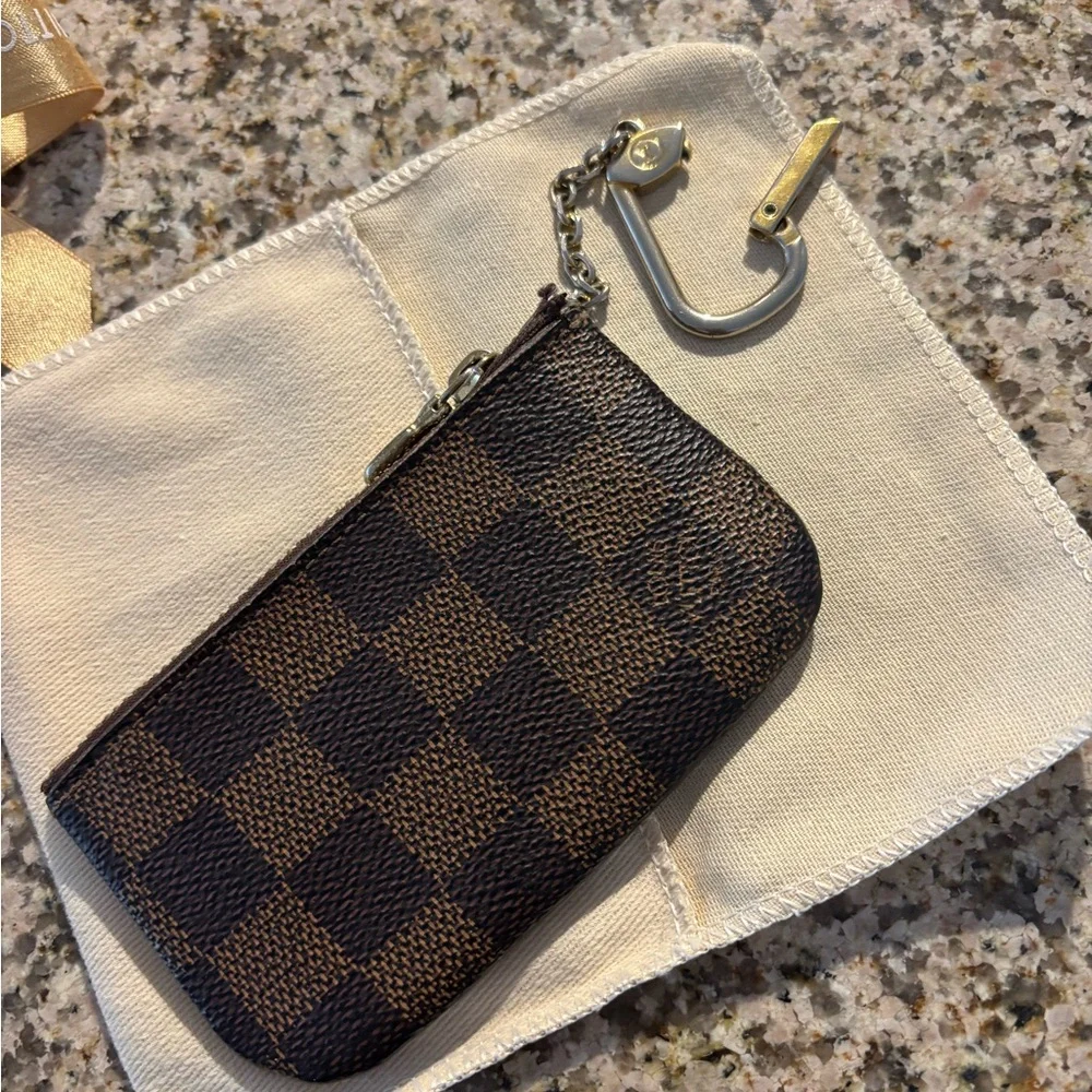 Louis Vuitton Damier Ebene Key Pouch with Gold Clasp - Picture 3 of 11
